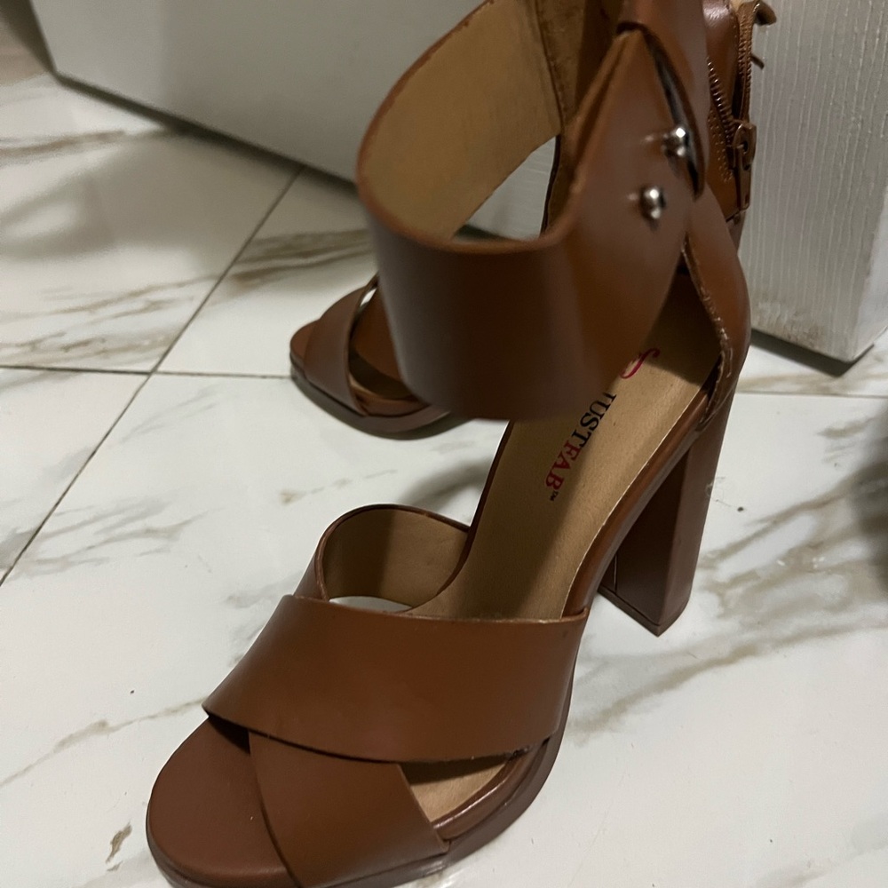 Ankle strap sandals